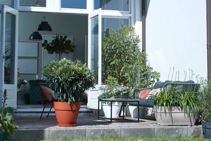 vibia campana terrace trough 80cm living concrete